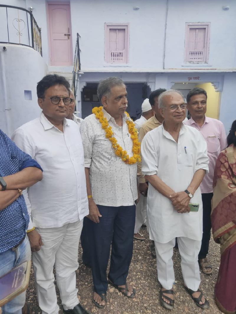 रामपुरा नगर परिषद अध्यक्ष वरिष्ठ भाजपा नेता यशवंत करेल ने कांग्रेस की सदस्यता की स्वीकार