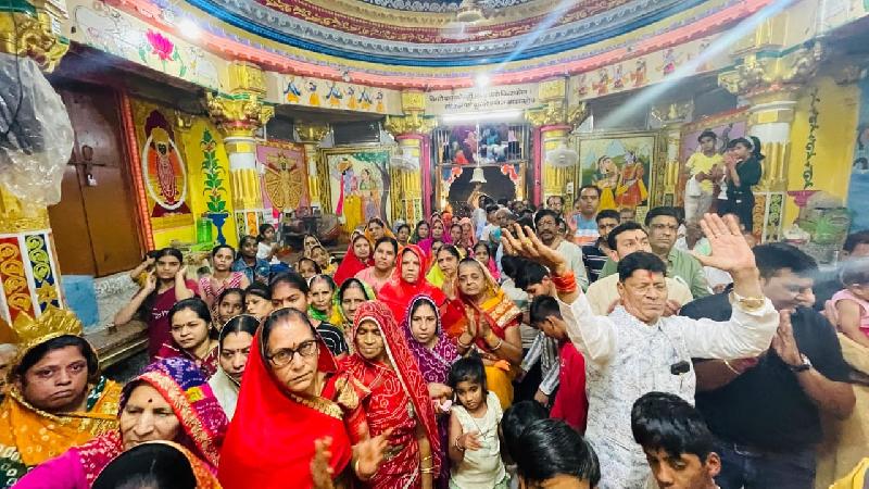 नववर्ष के उपलक्ष्य में भक्तों ने की भगवान लक्ष्मीनाथ की आरती: