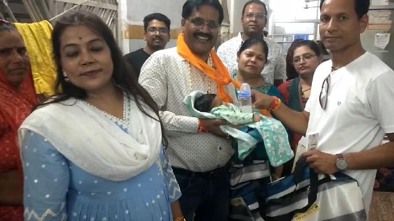 नीमच जिला अस्पताल में आराध्या वेलफेयर सोसाइटी की गतिविधियाँ: