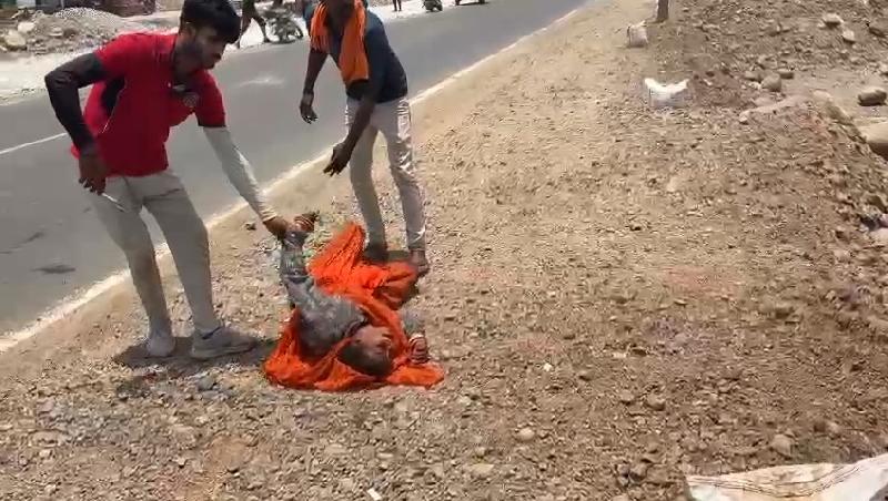 नीमच चुंगी नाका पर लगी आग, जलते कमरे से मानसिक रोगी महिला को खींचकर निकाला बाहर:
